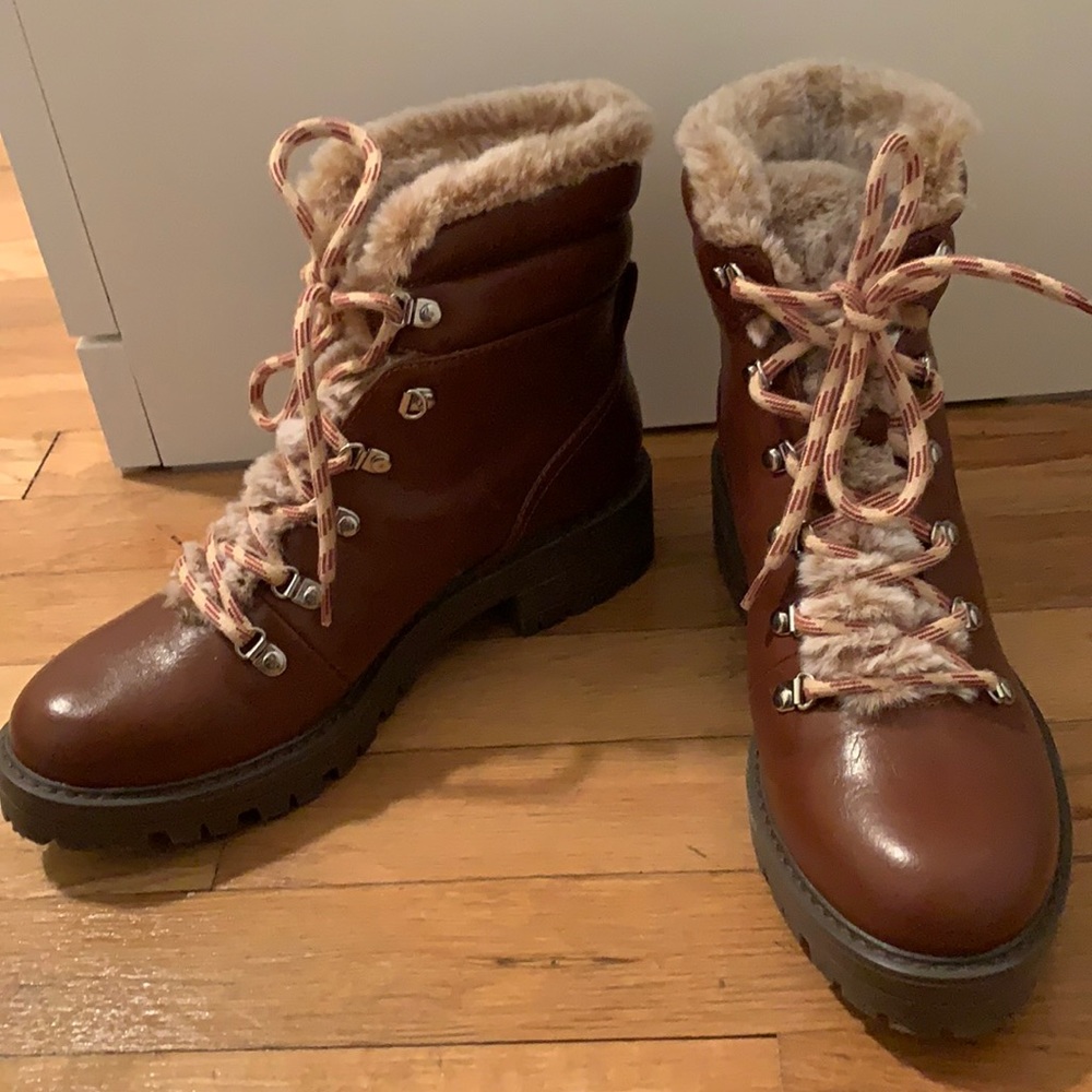 NEVER WORN Furry boots